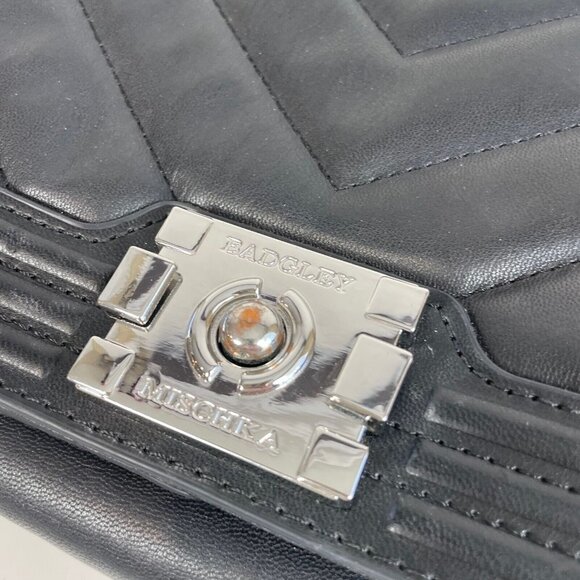 Badgley Mischka Quilted Crossbody Flap Bag Purse Black M Clasp Zip Pockets Chain - Picture 16 of 16